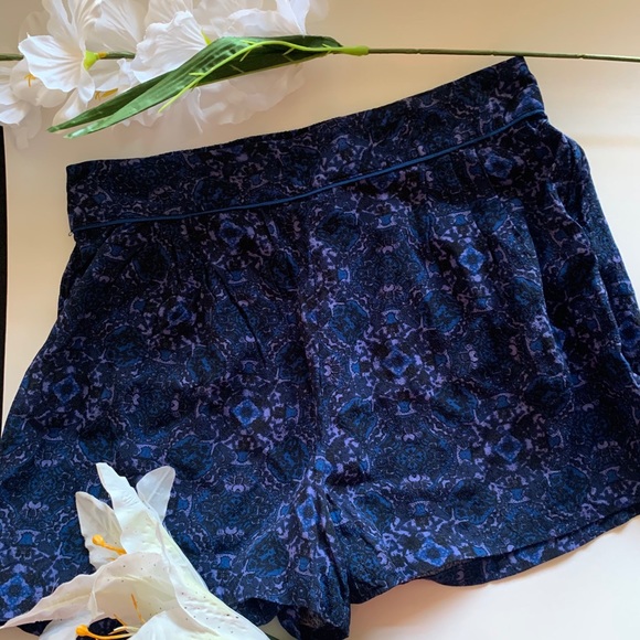 Like New! BOHO Forever 21 Patterned Shorts - Picture 3 of 6